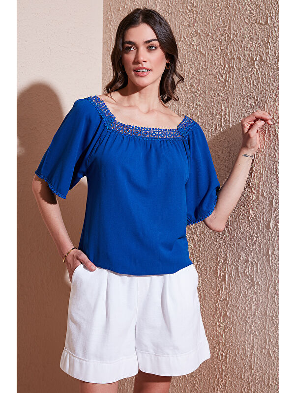 Lela Güpürlü Regular Fit Kare Yaka Kadın Bluz 5869003