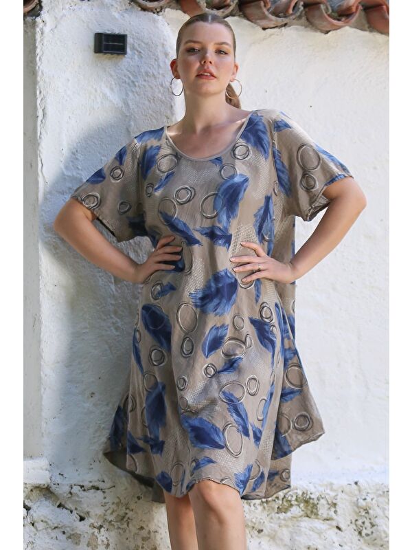 Chiccy İtalyan Vizon Havuz Yaka Kısa Kol Allover Baskılı Casual Oversize Dokuma Elbise 110 75