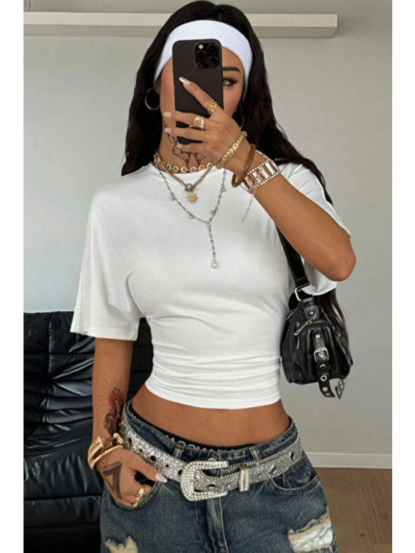 Tarz Cool Kadın Beyaz Kısa Kollu Crop Tişört – Bisiklet Yaka, Slim Fit, Günlük & Basic T-Shirt