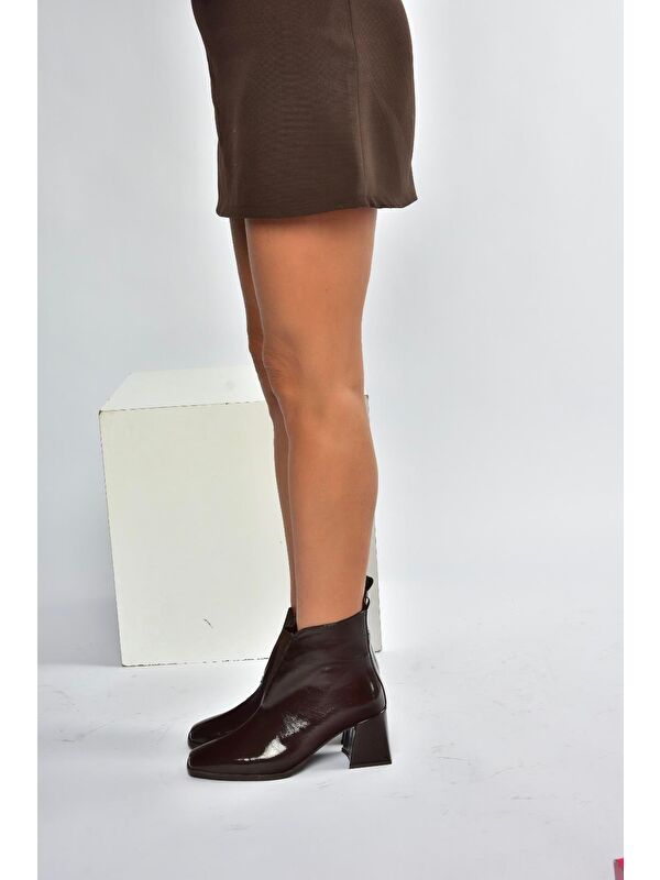 Kahverengi Kadın Bot V848257460 - Görsel 4