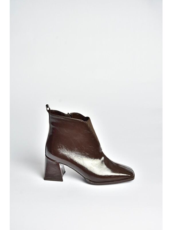 Kahverengi Kadın Bot V848257460 - Görsel 5