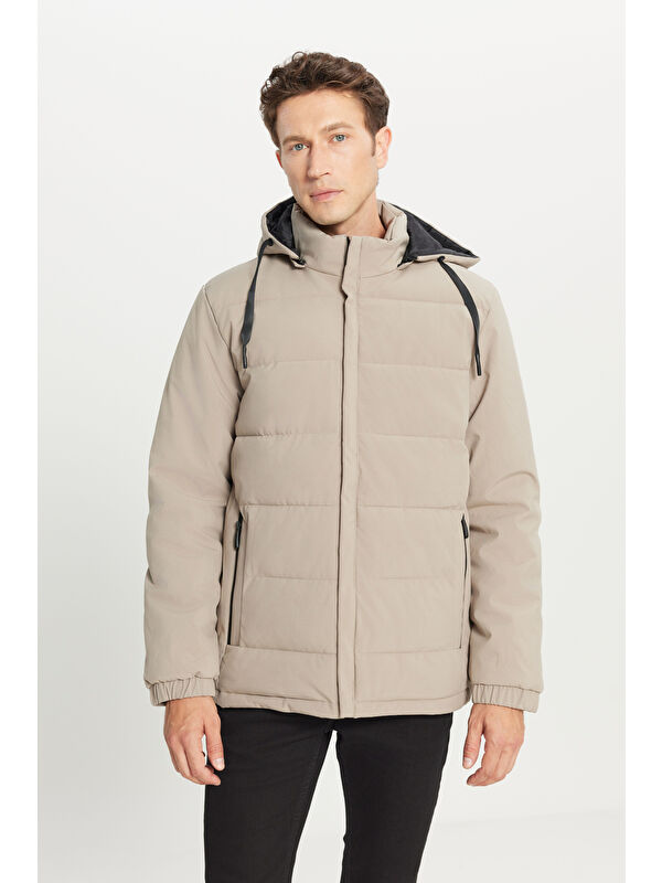 AC&Co / Altınyıldız Classics Erkek Vizon Standart Fit Normal Kesim Dik Yaka Kapüşonlu Yan Cepli Casual Şişme Mont