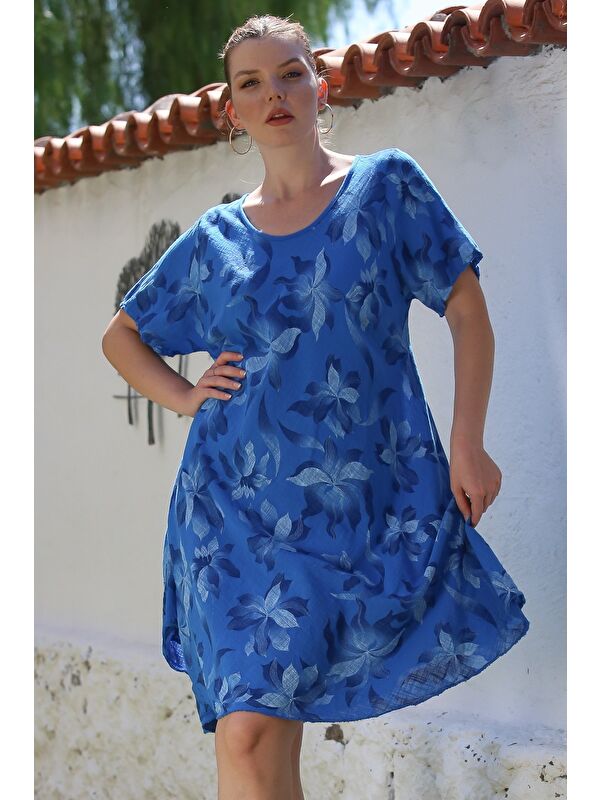 Chiccy İtalyan Saks Mavisi Havuz Yaka Kısa Kol Çiçekli Casual Oversize Dokuma Elbise 110 70