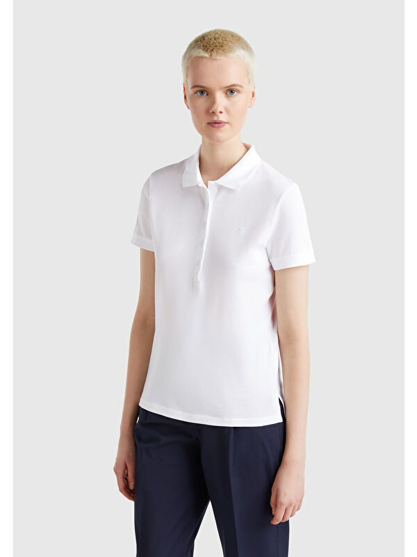 United Colors Of Benetton Kadın Beyaz Pamuk Karışımlı Sol Önü Logo Nakışlı Slim Fit Polo Tişört