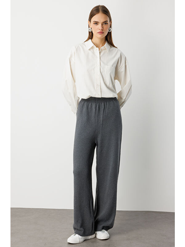 Mizalle Geniş Paça Beli Lastikli Gri Triko Jogger Pantolon