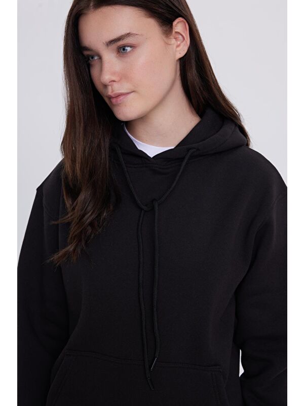 TUDORS Kadın Relax Fit Rahat Kesim Pamuklu Kapüşonlu Kanguru Cepli Siyah Sweatshirt