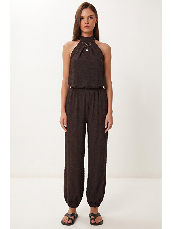 Happiness İstanbul Halter Yaka Bluz Pantolon Krinkıl Takım KAHVERENGİ LFW0027