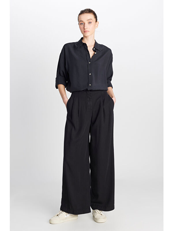 Wrangler Relaxed Fit Yüksek Bel Geniş Paça Yumuşak Dokulu Siyah Pantolon