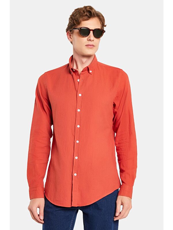 TUDORS Erkek Slim Fit Dar Kesim %100 Pamuk Keten Doku Düğmeli Yaka Kiremit Gömlek