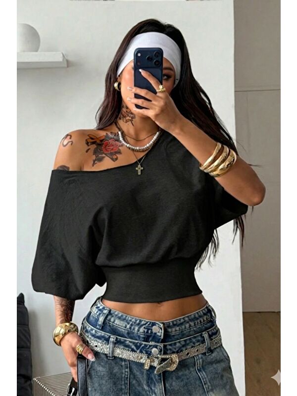 Tarz Cool Kadın Beyaz Madon Yaka Beli Lastikli Crop Düşük Omuzlu Salaş Tişört
