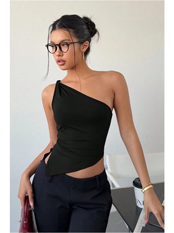 Tarz Cool Kadın Tek Omuz Bluz Asimetrik Kesim Elastanlı Crop ve Modern Tasarım