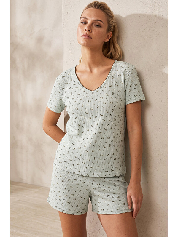 Siyah İnci yeşil çiçek desenli Pointelli Örme Şortlu Pijama Takımı 26120270