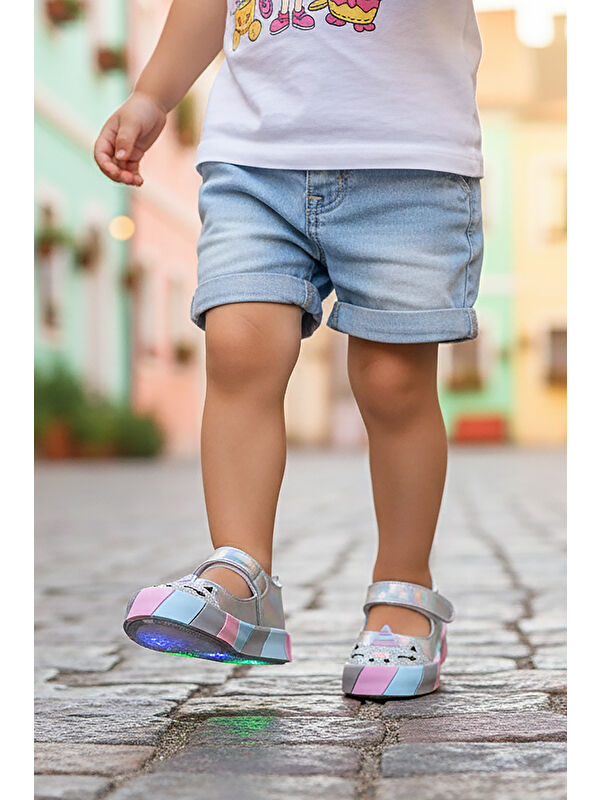 Kiko Kids Beyaz Kiko Kids Gilan Cirtli Işıklı Kız Bebek Babet Ayakkabı