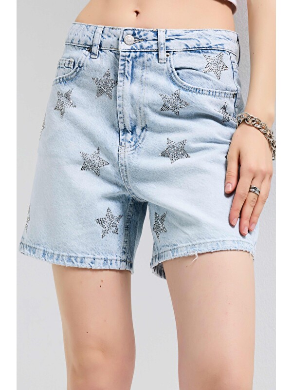 It's Basic Kadın Jean Rengi T-4s6-3 Mom Fit Midi Boy Parlak Yıldız Taşlı Özel Tasarım Denim Şort