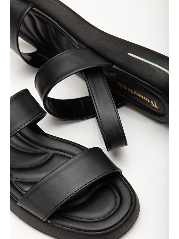 Kadın Siyah Cilt Rahat Kalıp Poli Taban Çift Bantlı Sandalet - Görsel 4