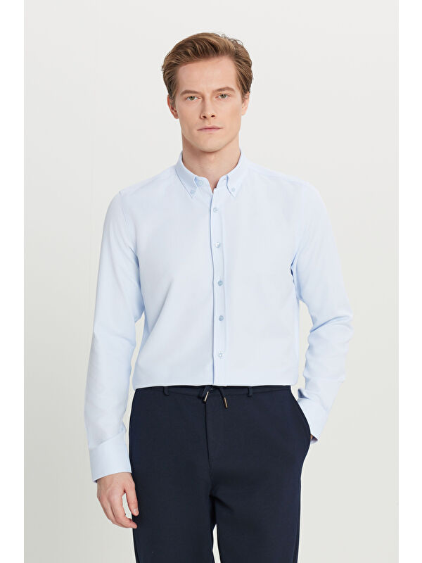 Altınyıldız Classics Erkek Açık Mavi Pamuklu Tailored Slim Fit Dar Kesim Düğmeli Yaka Armürlü Gömlek