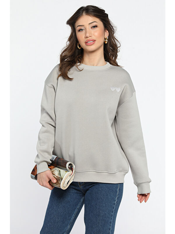 Gülseli Kalp Nakışlı Üç İplik Şardonlu Kadın Sweatshirt