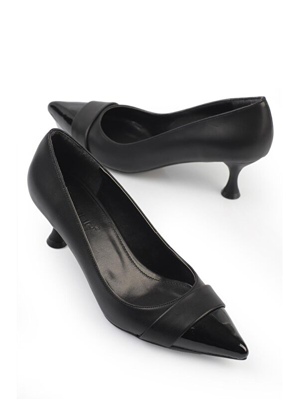 Sivri Burunlu Rugan Detaylı Orta Topuk Kadın Ayakkabı - Görsel 3