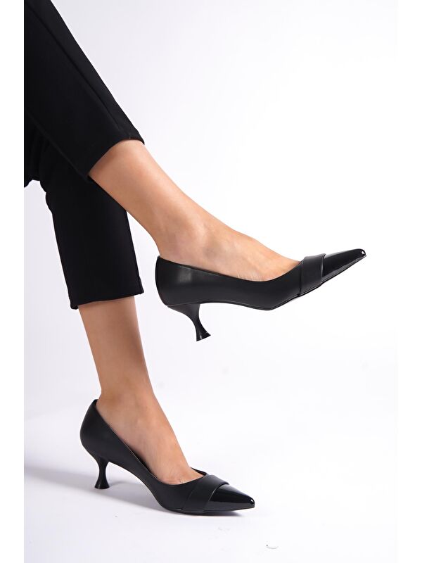 Sivri Burunlu Rugan Detaylı Orta Topuk Kadın Ayakkabı - Görsel 6