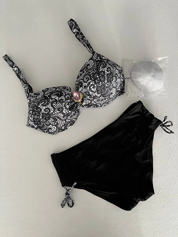 Hazelin Kadın Siyah Taş İşlemeli Toka Aksesuarlı Bikini Takım HZL25S-LC3311