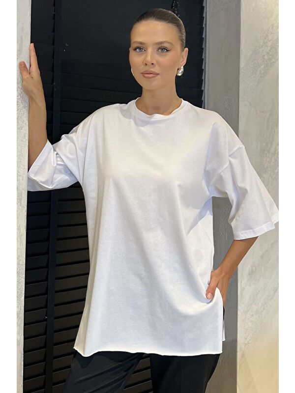 Gülseli Kadın Bisiklet Yaka Yan Yırtmaç Detaylı Salaş T-shirt