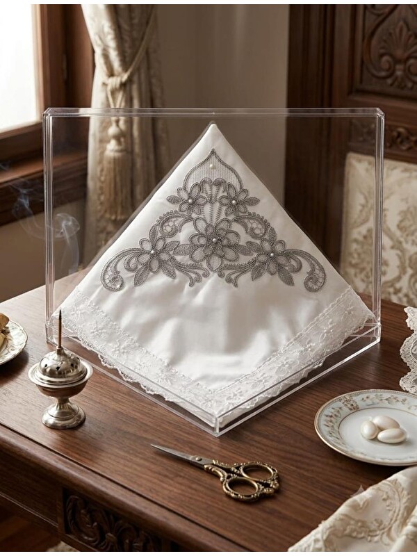 Çeyiz Diyarı Hayat Köşesi Dantelli Bohça 85x85 cm Krem Gri