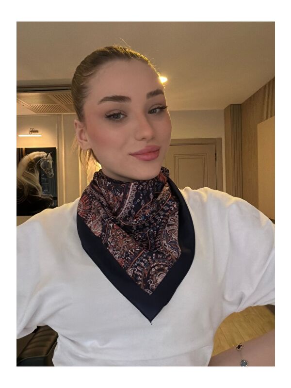 Luminos Butik Kadın Desenli Saten Boyun Fuları Bandana Lacivert Bordo Ekru FLR2002