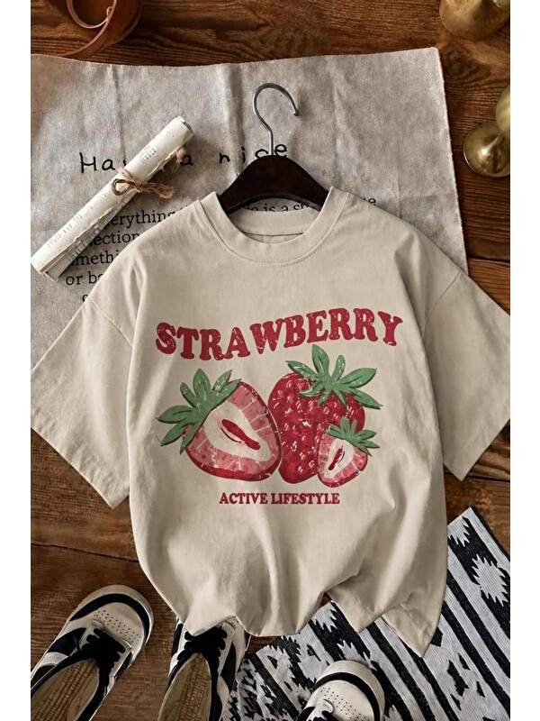 Oksit Strawberry Active Lifestyle Bisiklet Yaka Eskitme Baskılı Rahat Kesim Tişört