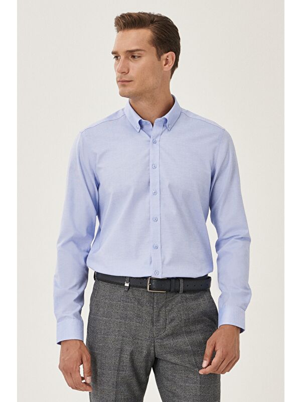 AC&Co / Altınyıldız Classics Erkek Açık Mavi Ütü Gerektirmeyen Taılored Slim Fit Dar Kesim Düğmeli Yaka %100 Pamuk Gömlek