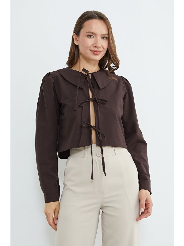 Fullamoda Önden Bağlamalı Bebe Yaka Crop Bluz