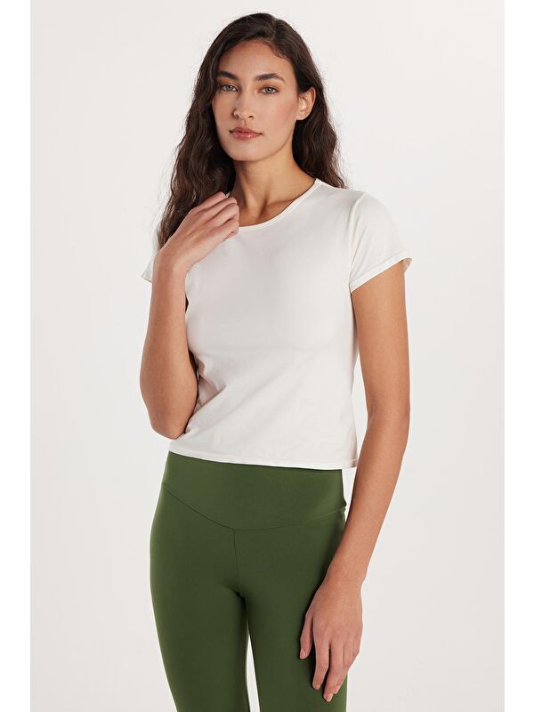 TUDORS Kadın Slim Fit Dar Kesim Düz Basic Bisiklet Yaka Ekru Tişört