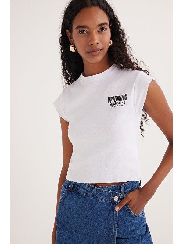 TUDORS Kadın Slim Fit Ribanalı Baskılı %100 Pamuk Bisiklet Yaka Beyaz Tişört