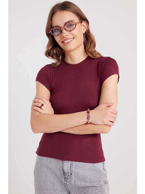 TUDORS Kadın Regular Fit Klasik Kesim Bisiklet Yaka Viskon Kumaş Ultra Soft Bordo Tişört