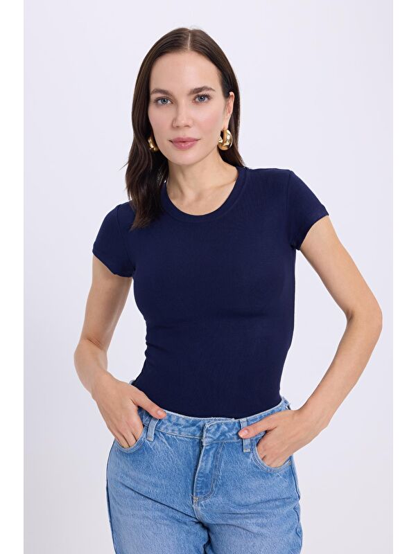 TUDORS Kadın Regular Fit Klasik Kesim Bisiklet Yaka Viskon Kumaş Ultra Soft Lacivert Tişört