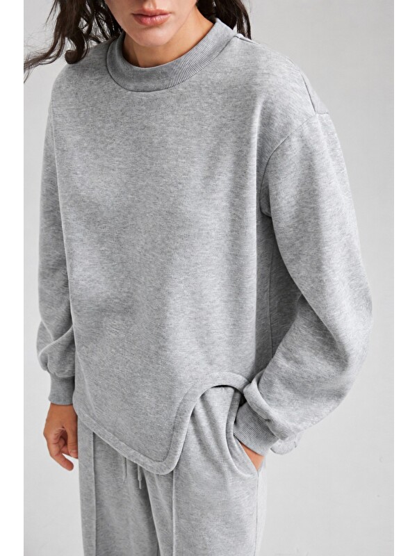 Tarz Cool Kadın Asimetrik Bisiklet Yaka 3 İplik Şardonlu Oversize Sweatshirt