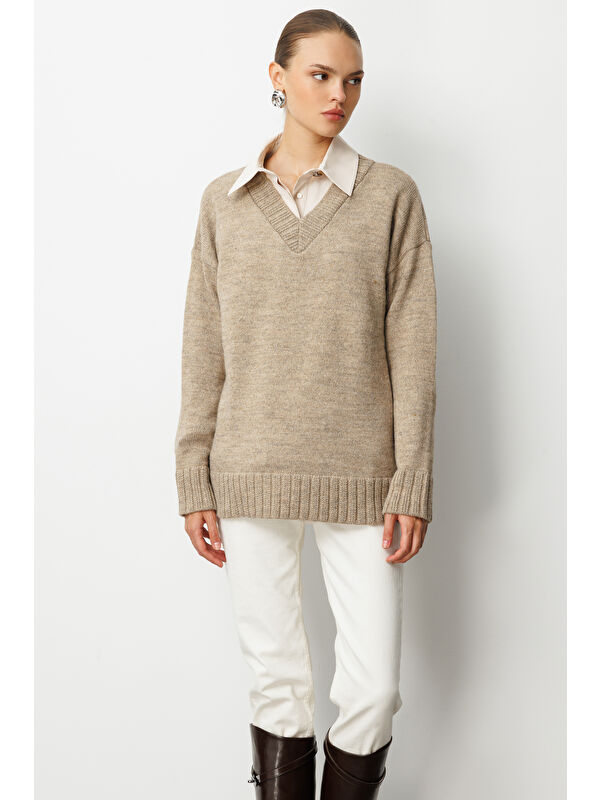 Mizalle V Yaka Oversize Bej Rengi Triko Kazak