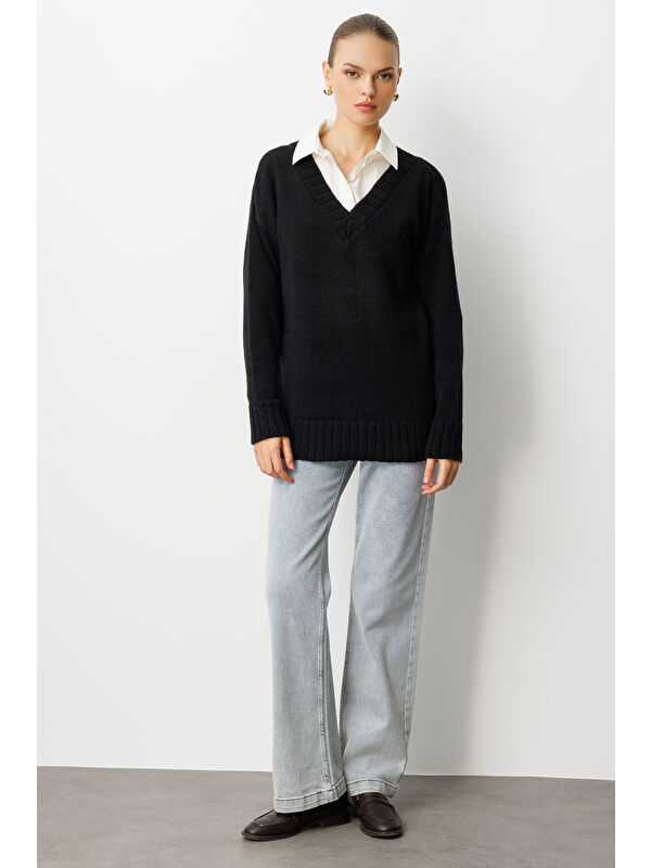 Mizalle V Yaka Oversize Siyah Triko Kazak