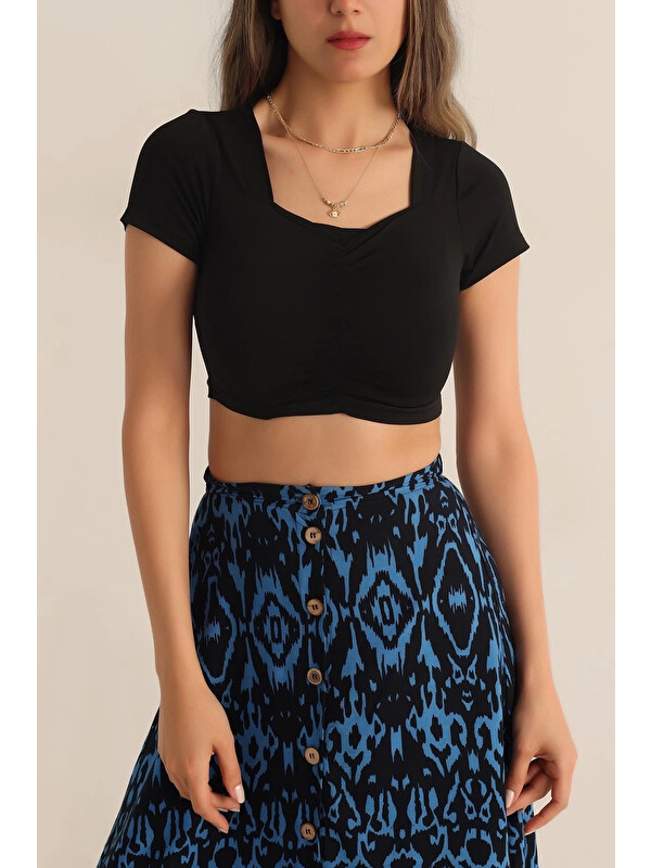 Hazelin Kadın Siyah Kare Yaka Ön Büzgülü Crop Bluz HZL23S-SND120151