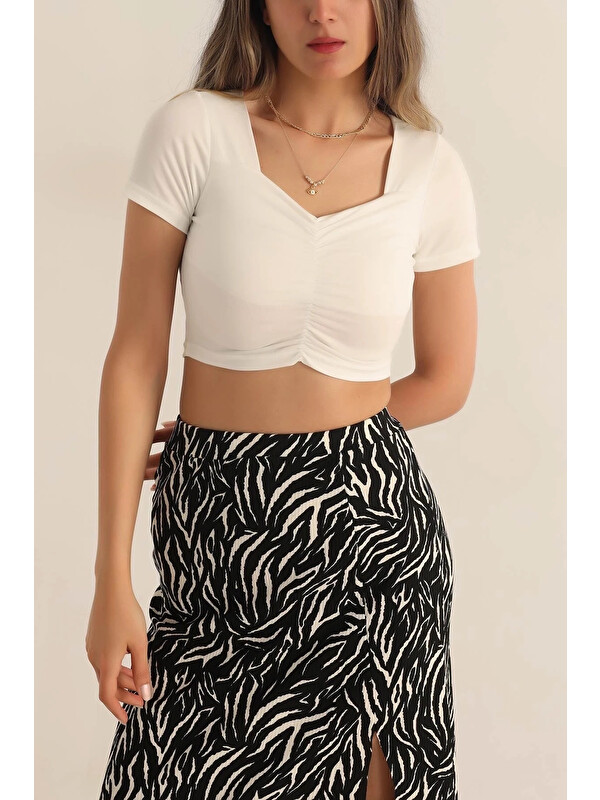 Hazelin Kadın Beyaz Kare Yaka Ön Büzgülü Crop Bluz HZL23S-SND120151