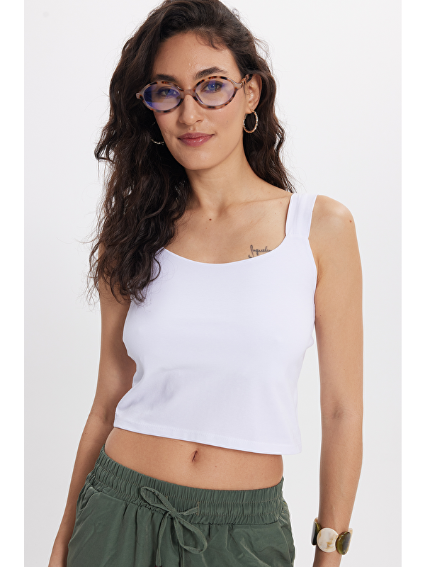 TUDORS Kadın Slim Fit Dar Kesim Elastanlı Beyaz Crop Atlet