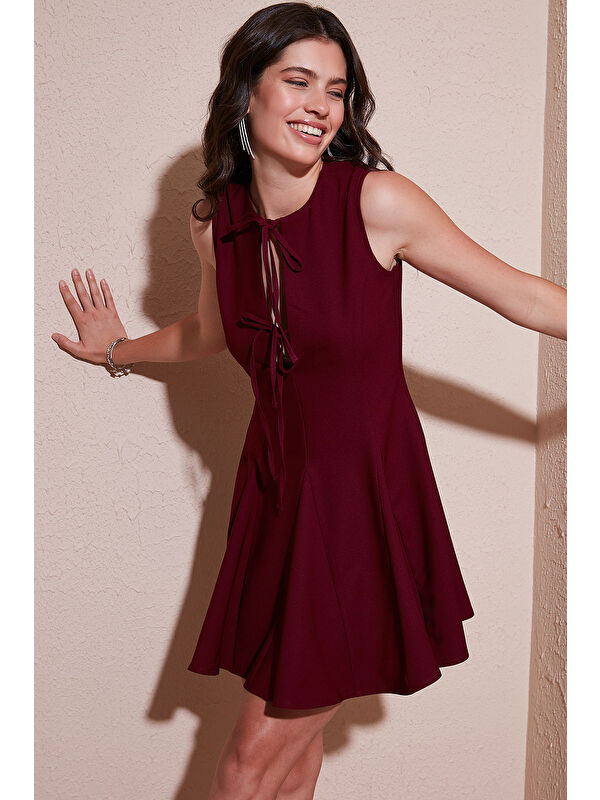 Lela Regular Fit Kloş Etekli Bağlama Detaylı Kolsuz Kadın Mini Elbise 6525592