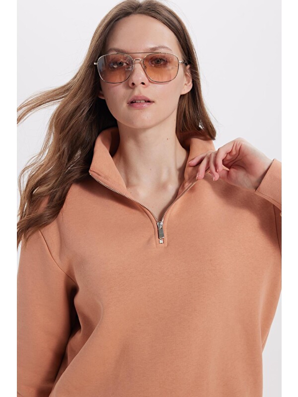 TUDORS Kadın Relax Fit Rahat Kesim Pamuklu İçi Polarlı Yarım Fermuarlı Yavruağzı Dik Yaka Sweatshirt