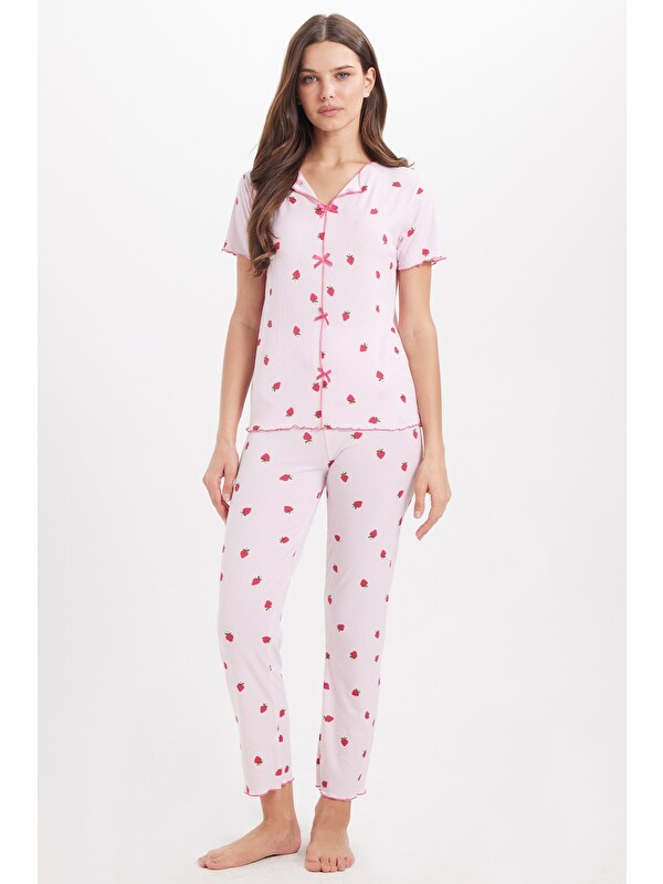 TUDORS Kadın Standart Fit Normal Kesim Fitilli Görünüm Fiyonk Detaylı Kısa Kol Baskılı Pembe Pijama Takımı