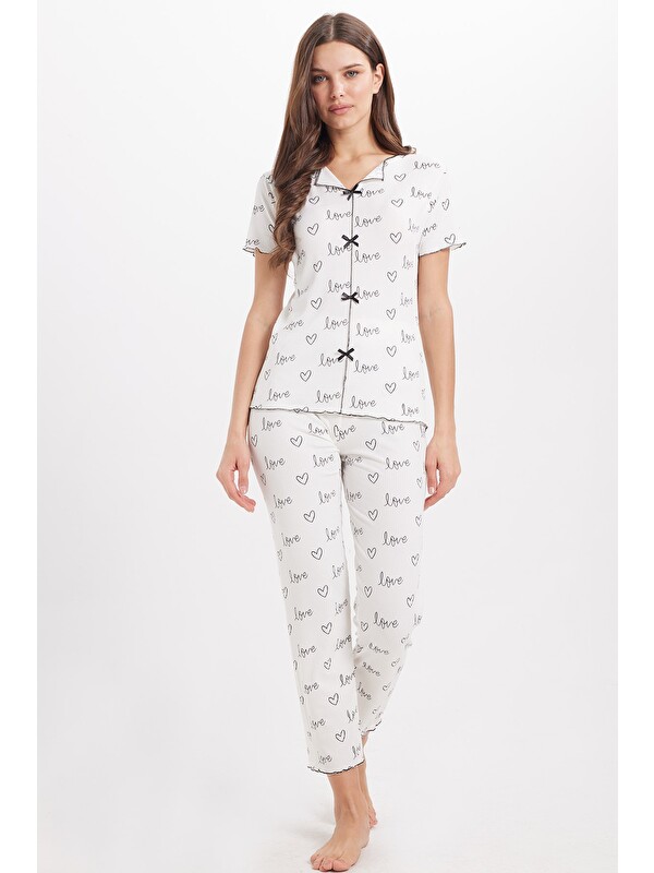 TUDORS Kadın Standart Fit Normal Kesim Fitilli Görünüm Fiyonk Detaylı Kısa Kol Baskılı Beyaz Pijama Takımı