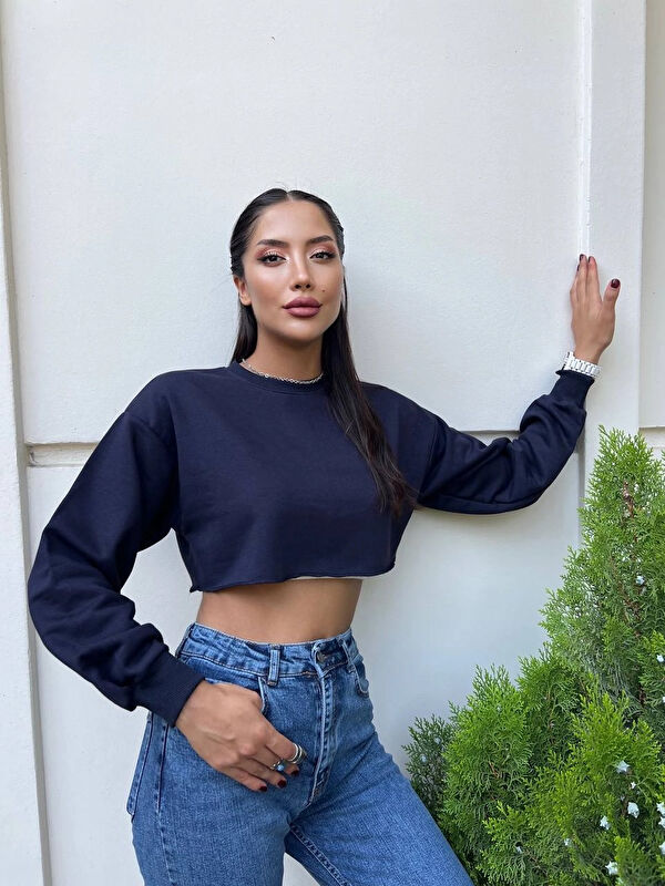 Hazelin Kadın Lacivert Basic Bisiklet Yaka Uzun Kollu Crop Sweatshirt HZL24W-ZK11351