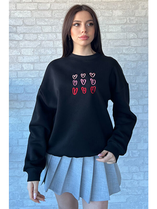 Gülseli Kadın Bisiklet Yaka Kalp Nakışlı Şardonlu Sweatshirt