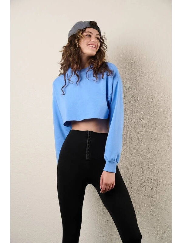 Hazelin Kadın Mavi Basic Bisiklet Yaka Uzun Kollu Crop Sweatshirt HZL24W-ZK11351