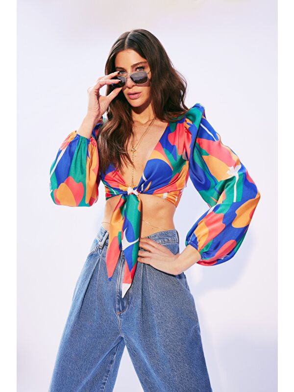 Wrangler Karışık Regular Fit V Yaka Yeşil Desenli Crop Bluz