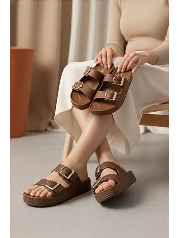 Oksit Lovi Z044 Metal Toka Detaylı Platform Taban Kadın Terlik Şehirli Stil