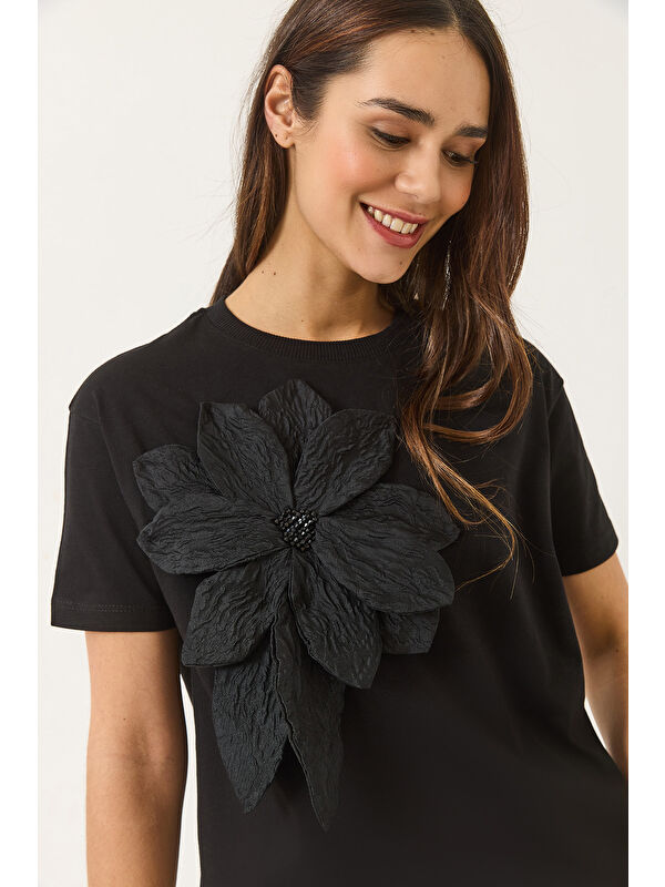 SHADE Kadın Çiçek Aksesuarlı Kısa Kollu Pamuklu T-Shirt